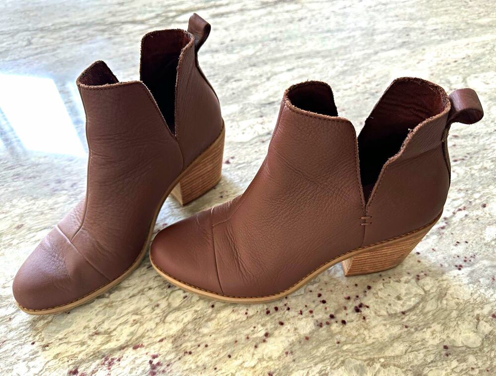 TOMS Women’s Size 8 Brown Leather Ankle Bootie Slip-On Block Heel